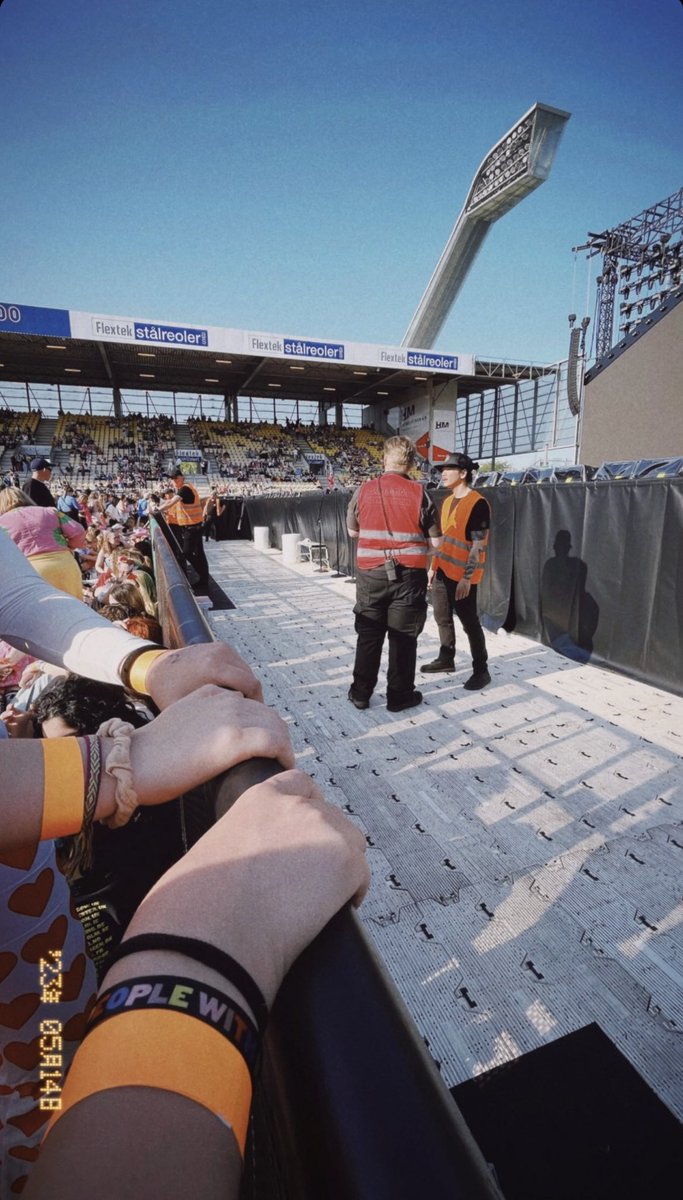 RT FOR BARRICADE AT YOUR NEXT CONCERT🕺🪩✨