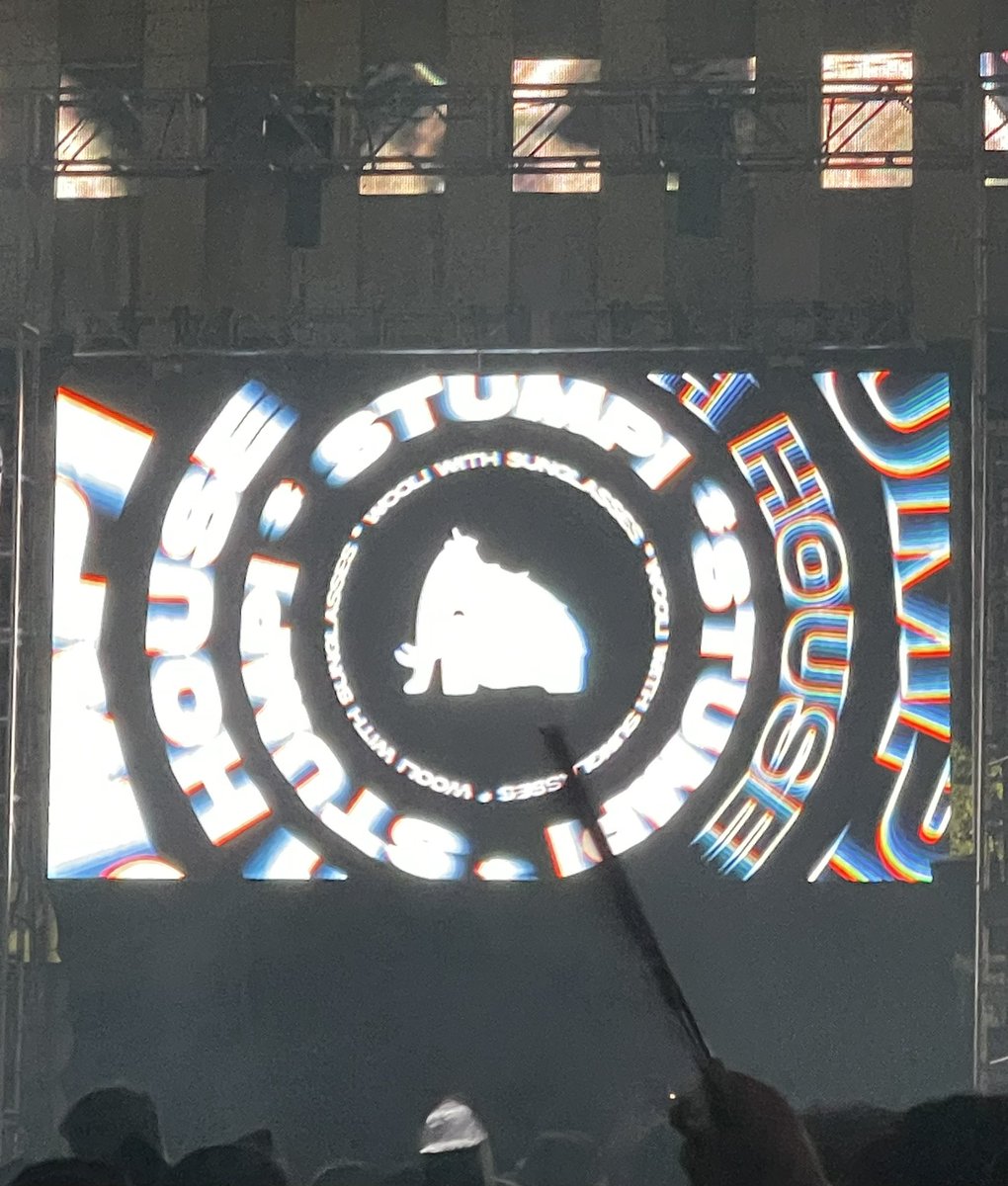 NinnerIsNayner's tweet photo. Just so happen to focus on the visuals when @woolimusic brought out Stumpi and died when I realized what this said 😂😂 top tier visuals https://t.co/me38yvHFa8