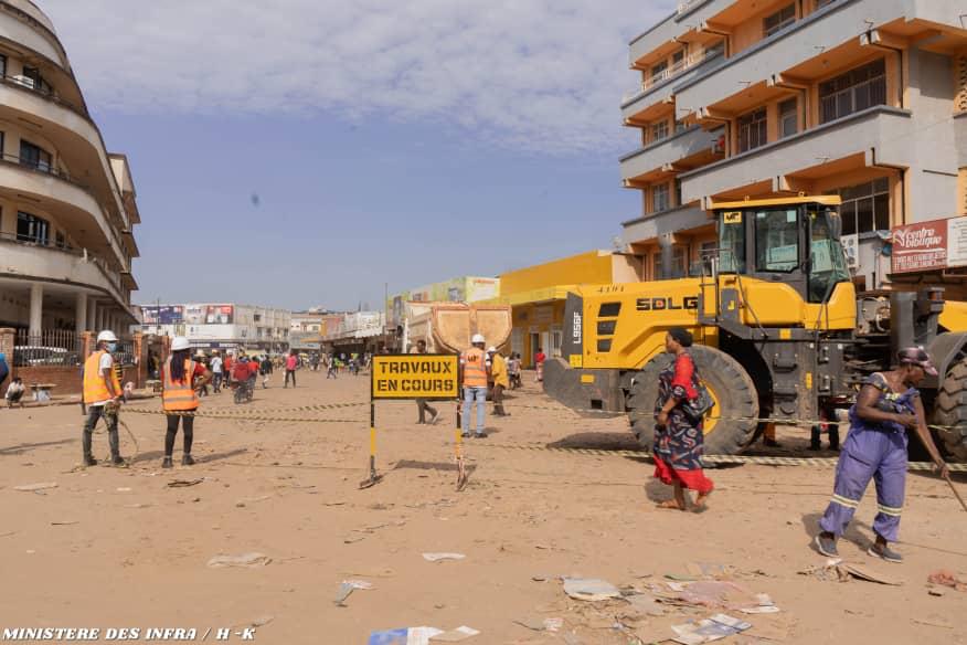 GouvernementHK's tweet photo. Lubumbashi : les engins de chantier sur l’avenue Moero pour sa rénovation. 
Après le cri d’alarme des usagers, le Ministre provincial des Infrastructures Éric Sakuyema y sera bientôt pour le lancement des travaux. https://t.co/SrkqSmu933