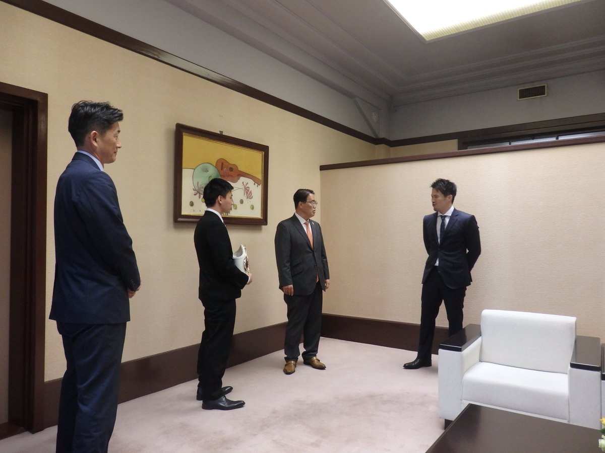 aichi_sports's tweet photo. 先月21日に #後楽園ホール で行われた、「 #RISE167 」にて「 #ISKAオリエンタルルール #世界フライ級王座 決定戦 」で勝利し、新王者に輝いた #大﨑一貴 選手(キックボクシング選手)が、愛知県知事を表敬訪問されました。💪
今後もさらなる高みを目指して活躍していただくことを期待しています! https://t.co/RJEcGbsspQ