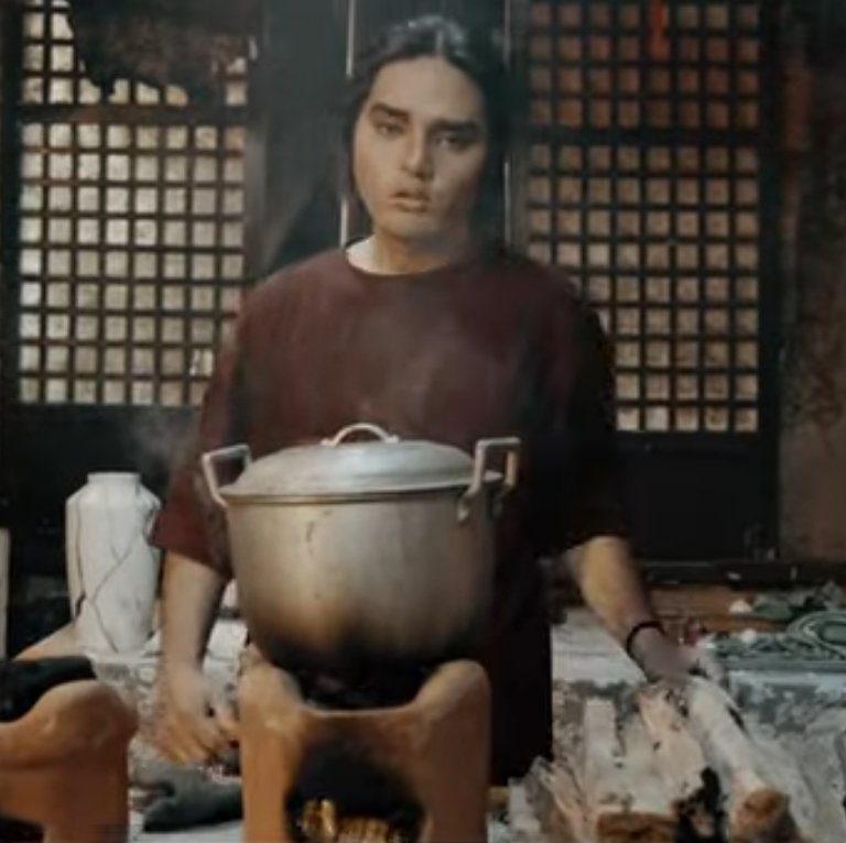 KoiMiazaki's tweet photo. Pablo 1st scene theory:

Nilaga yung niluluto nya based on the kasabihang "Kung may tiyaga, may nilaga".

Yung kinuha nya na kahoy, panggatong yun (may iba pang kahoy sa gilid) ++

DI KA BASTA MAKAKAKITA NITO
@SB19Official #SB19
#SB19GENTO
#GENTO_MusicVideoOutNow https://t.co/DCa1AjB3oq