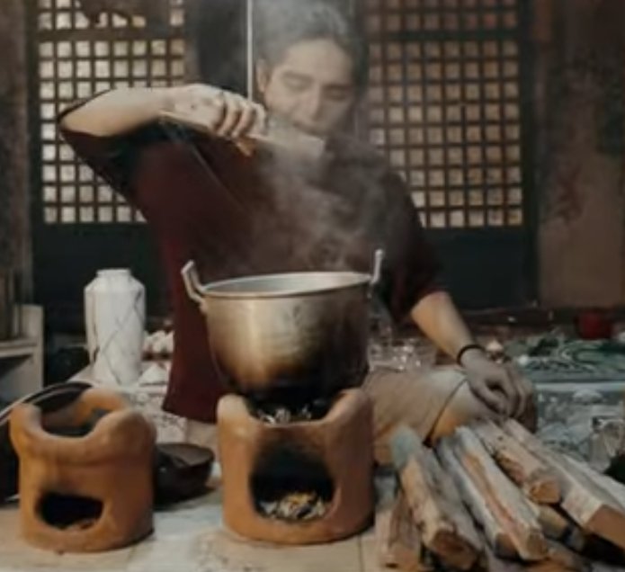 KoiMiazaki's tweet photo. Pablo 1st scene theory:

Nilaga yung niluluto nya based on the kasabihang "Kung may tiyaga, may nilaga".

Yung kinuha nya na kahoy, panggatong yun (may iba pang kahoy sa gilid) ++

DI KA BASTA MAKAKAKITA NITO
@SB19Official #SB19
#SB19GENTO
#GENTO_MusicVideoOutNow https://t.co/DCa1AjB3oq
