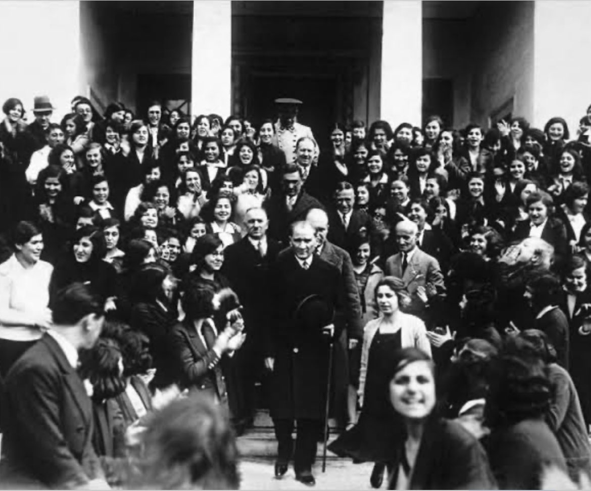 “…Ey Türk istikbalinin evladı! İşte,bu ahval ve şerait içinde dahi vazifen,Türk istiklal ve cumhuriyetini kurtarmaktır. Muhtaç olduğun kudret, damarlarındaki asil kanda mevcuttur…”

Türk Gençliği sayesinde; Türkiye Cumhuriyeti payidar olacaktır

 #19MayısGenclikveSporBayramı 🇹🇷