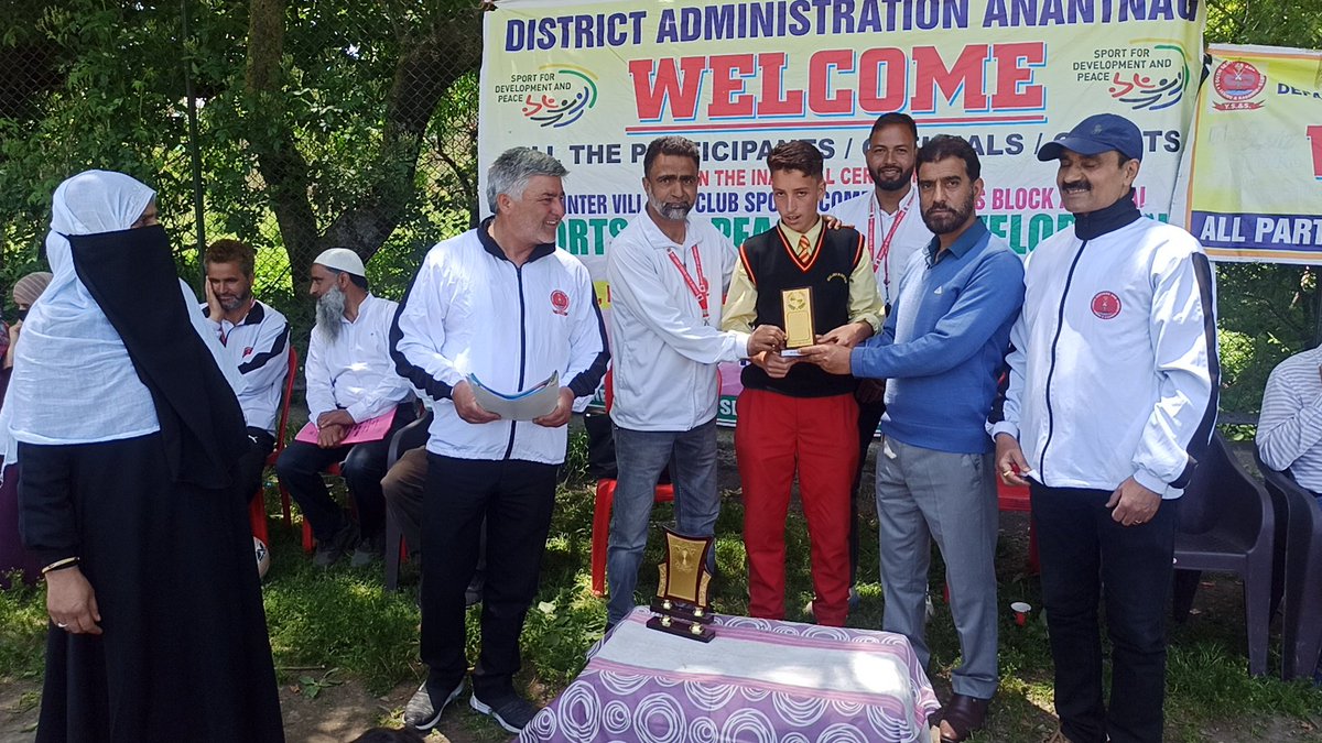 ZpeoM43649's tweet photo. Inter school zonal level competitions in volleyball Kabaddi and kho kho under 17boys concluded successfully at sports stadium mattan https://t.co/gejFG9Kbza