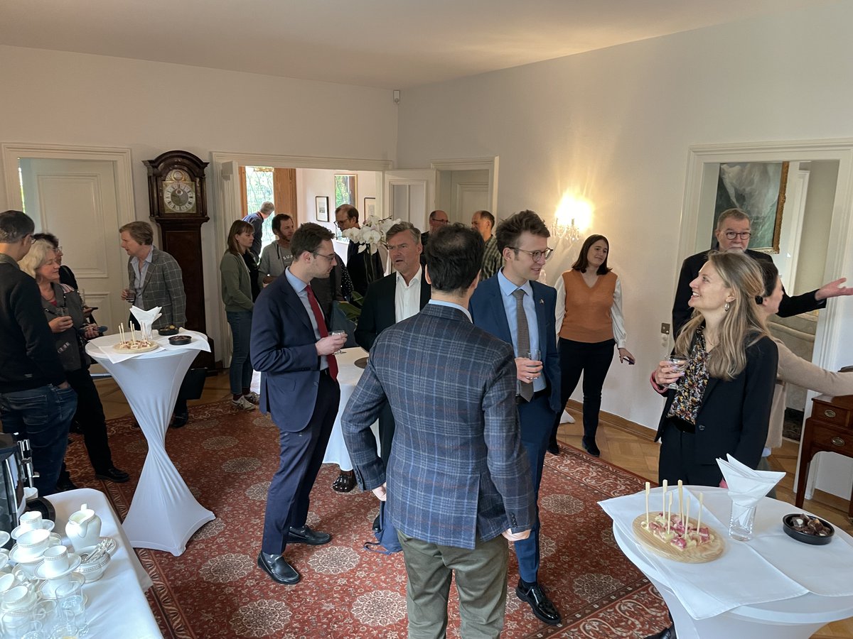 UKEmbassyBerne's tweet photo. Ahead of #BiodiversityDay 🌳, our #GreeningEmbassies Network in Bern invited the Nature and Ecology Department of @Bern_Stadt to learn about the City’s Biodiversity Strategy for the coming years and how our embassies in Bern may contribute to it 🌍💡 https://t.co/k7JK1ub89u