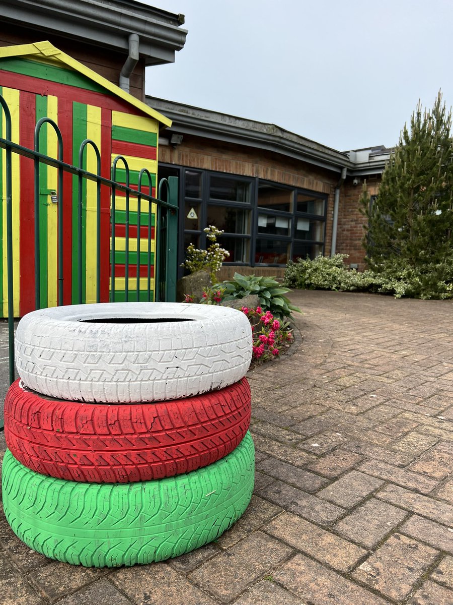 YsgolPeniel's tweet photo. Ni’n barod i groesawu Mr Urdd ac @EisteddfodUrdd i Sir Gâr! 2023! https://t.co/KSkNqdNOaO