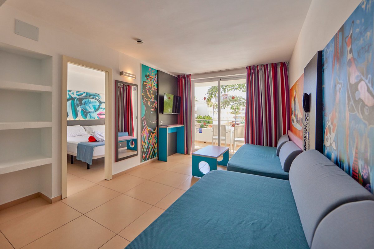 Are you ready for everything that awaits you?
There are lots of surprises in store!🎩
.
Book Hotel – Tickets – BH VIP: bhmallorca.com 

@bhmallorca
@fergushotels
#bh #bhmallorca #FERGUShotels