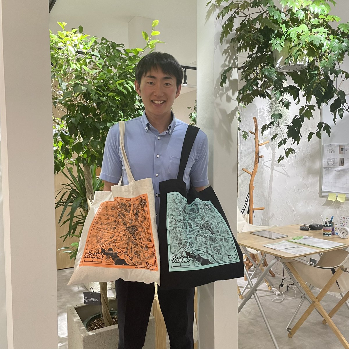 kichiota's tweet photo. 吉祥寺トートバッグの新色ができて、さっそく購入！これからはトートバッグ2つ持ち笑
#吉祥寺 #トートバッグ #unress https://t.co/dLtPJqLIXq