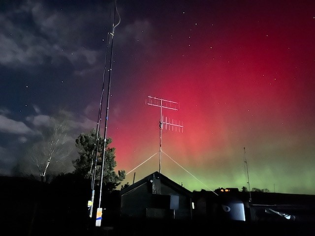 A nice shot of one on my twin-boom 144-146MHz LFA-Q 'quad style ' Yagis. #hamr #hamradio #antennas #amateurradio g0ksc.co.uk