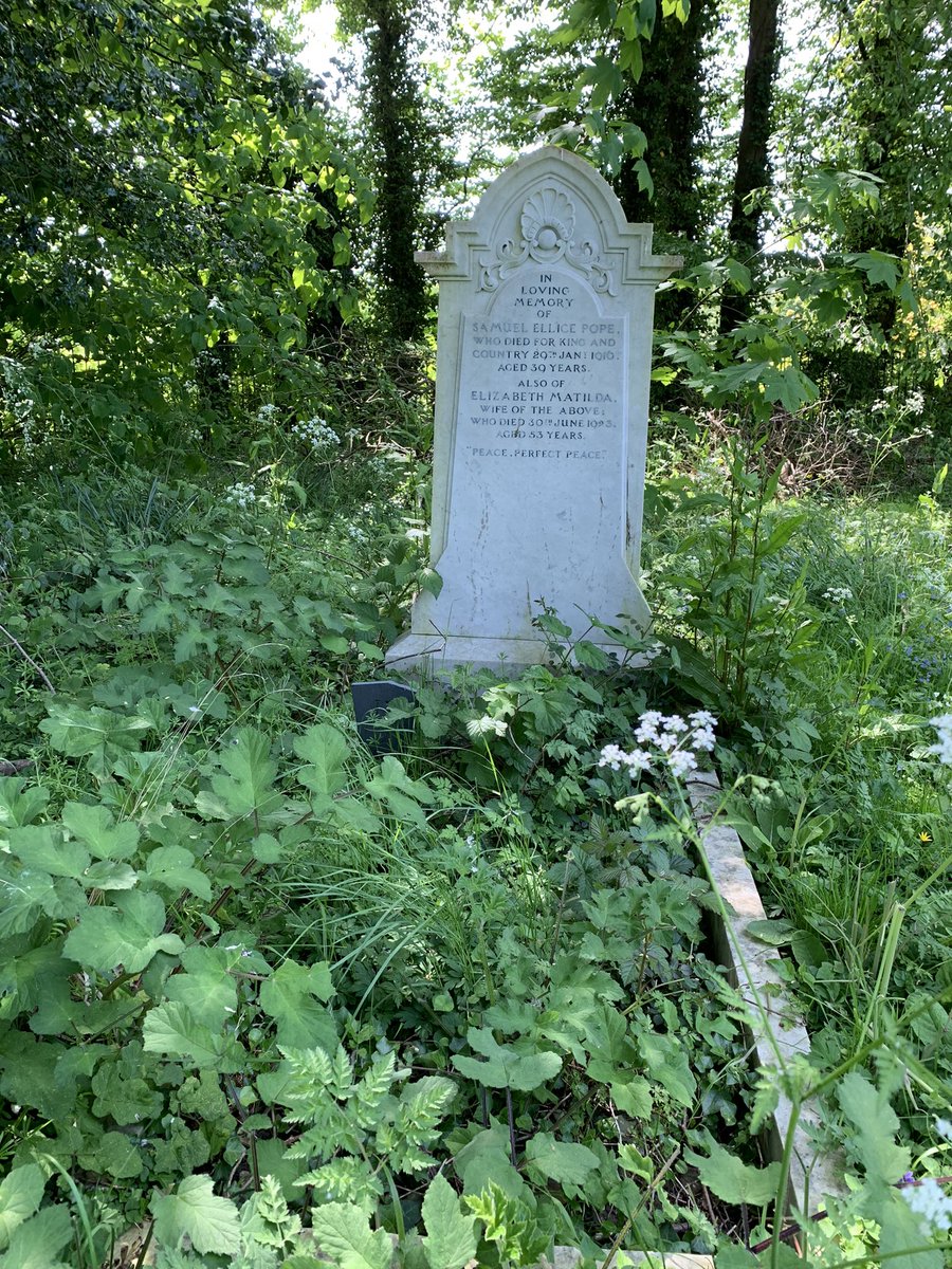 robwatsham's tweet image. Just visited one of my local @CWGC war graves. The #EOHO team looks after both Commission headstones and private memorials. Samuel Pope was a Gunner in the Royal Marine Artillery and fell in 1916. His grave needed a bit of sprucing up for #WarGravesWeek