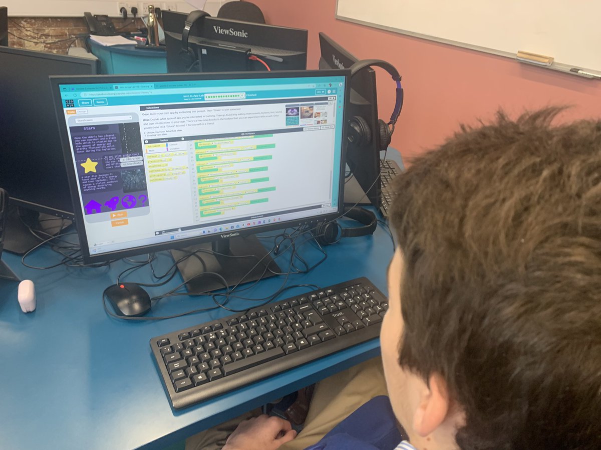 MaidaValeComp's tweet photo. Year 9 developing their own apps using AppLab. Joseph’s app is about meals’ ideas and Alix’s about Space facts. #MVS #MVScomputing #Applab https://t.co/rnzm8R4DFq