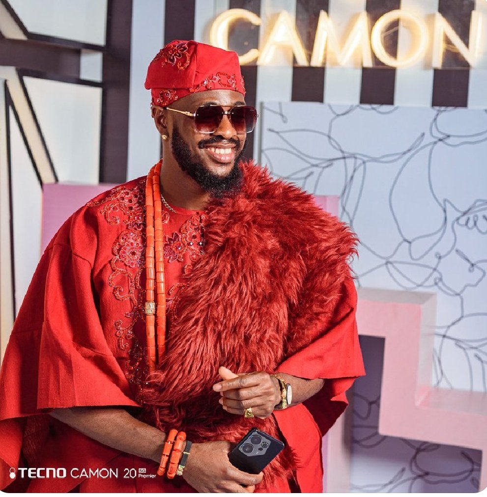 So some complained about the fur. They aren't knowledgeable in Yoruba culture. That 'fur' on Yemi Cregx symbolises the highest hierarchy in the land. Worn by Kings. That was the X-factor 👌🏽.

YEMI CREGX THE IDAN OF FASHION 
AMVCA BEST DRESSED MALE 
#YemiCregxTheBrand 
#YemiCregx