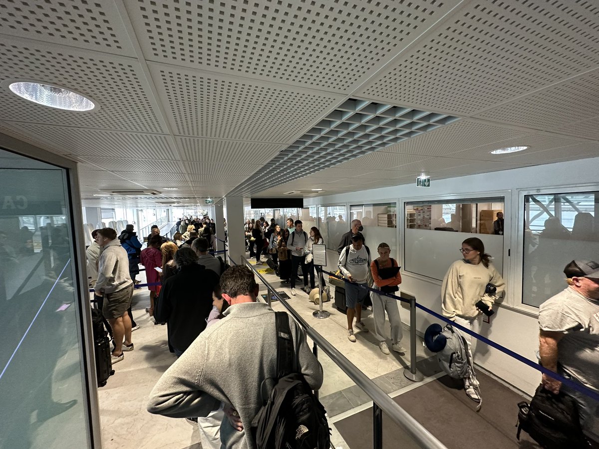 ccesman's tweet photo. @RishiSunak time to strike a deal EU to eliminate ridiculous queues at EU airports for UK travellers while EU citizens use our E-gates! https://t.co/psNy2LAPxQ