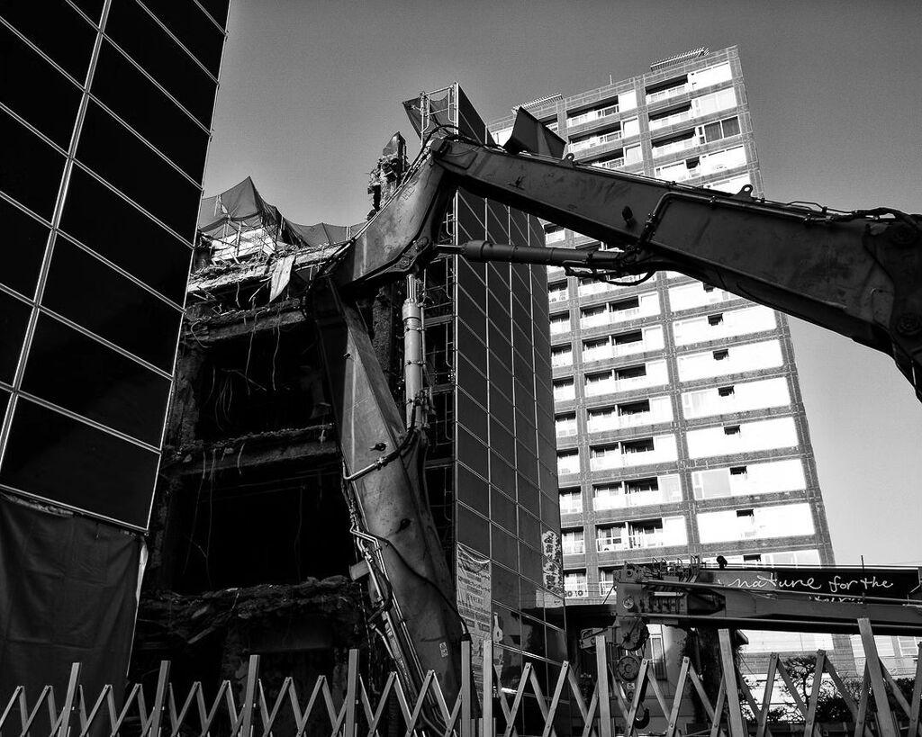 maopapa777's tweet photo. 解体美。#street #snapshot #ig_japan #monochrome #blackandwhite #白黒写真 #シロクロ #Note10Lite #xiaomi #スマホ写真 #日常 #everydaylife https://t.co/G1QDZotNtO https://t.co/dDlgu2C52W