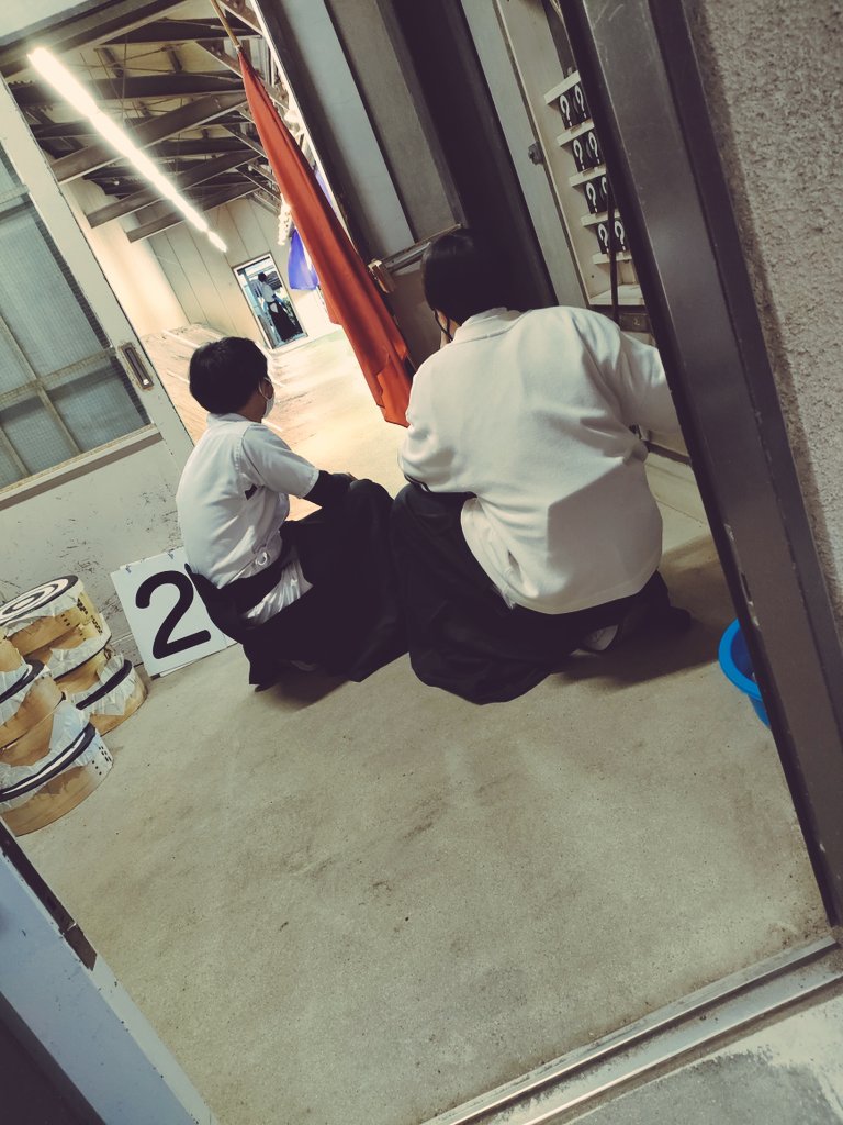 bunkyoukyudou's tweet image. こんにちは！
京都文教大学弓道部です！！

今回、5月14日京都学生弓道選手権大会に個人で男子2名女子2名出場しました！

 #京都文教大学  #弓道部  #kbu
 #京都学生弓道選手権大会