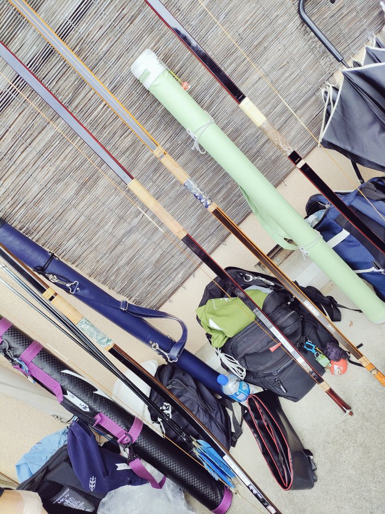 bunkyoukyudou's tweet image. こんにちは！
京都文教大学弓道部です！！

今回、5月14日京都学生弓道選手権大会に個人で男子2名女子2名出場しました！

 #京都文教大学  #弓道部  #kbu
 #京都学生弓道選手権大会