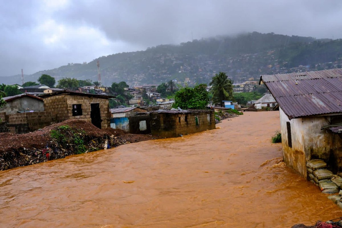 PGDynes's tweet photo. A 1 in 10,000-year #flooding event in #Freetown (Sierra Leone) over the last 24 hrs. 80mm per day is twice the value for the 99 percentile. More rain is forecast today. They don't have helicopters to rescue them. This is anything but natural. The new devastating #climate. https://t.co/k2tLUCZiYS