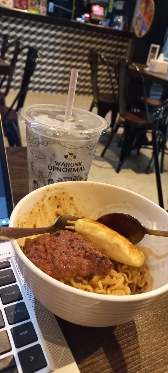 QueenOfBabu's tweet photo. Terpaksa kerja di upnormal 😩
*Salahin inet kantor mati* https://t.co/69Bjly3fnP