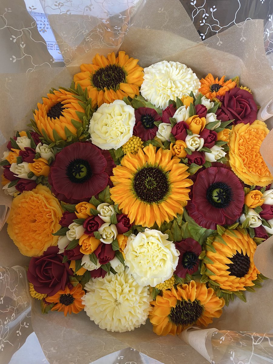 A special delivery of these beautiful cupcakes for General Surgical Outpatients.. courtesy of <a href="/kerrysbouqcakes/">Kerry’s Bouqcakes</a> 
Very well deserved after receiving the Care Assurance Award for the most improved area.. Enjoy ❤️ @NNUHTeamSurgery