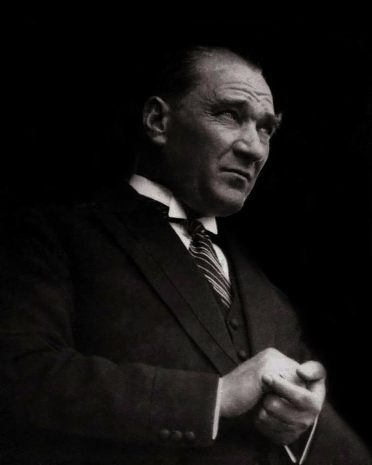 #MustafaKemalAtatürk 104 yıl önce bugün Samsun’a çıkarak ilk sonuçları Meclis, bağımsızlık ve laik cumhuriyet  olan mücadeleyi başlatmasaydı tarih muhtemelen farklı bir yönde akacaktı.
Tarihi yönelişimizi saptırma derdinde olanlar ne yaparlarsa yapsınlar #19Mayıs1919’u