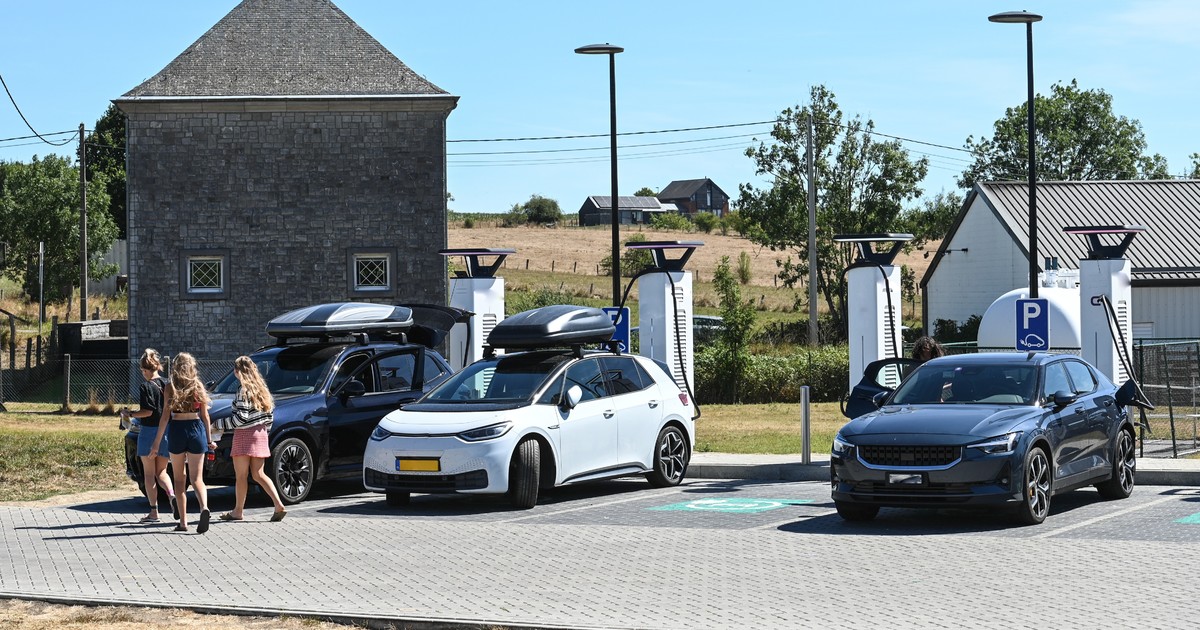 Le chiffre du jour 👉 100 000

C’est le nombre de bornes de recharge électrique installées en France.
