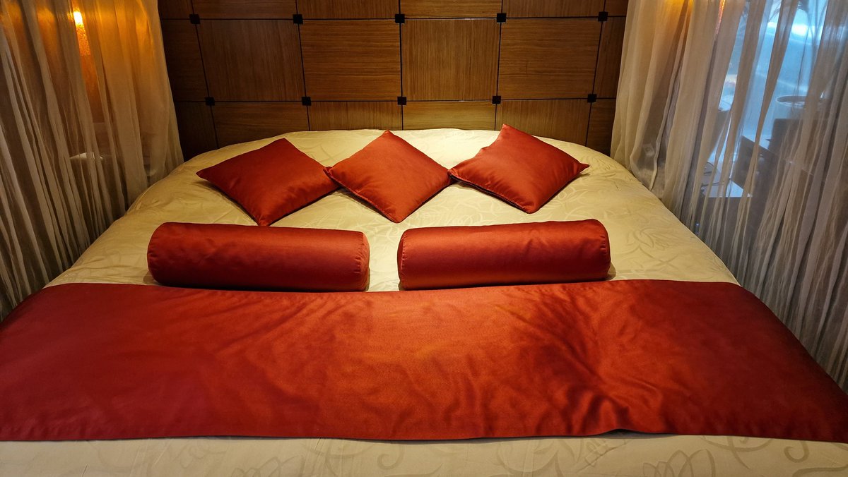 Row Queenie 🏳️‍🌈 🇯🇵 Japan Streaming on Twitter "3 pillows for all you