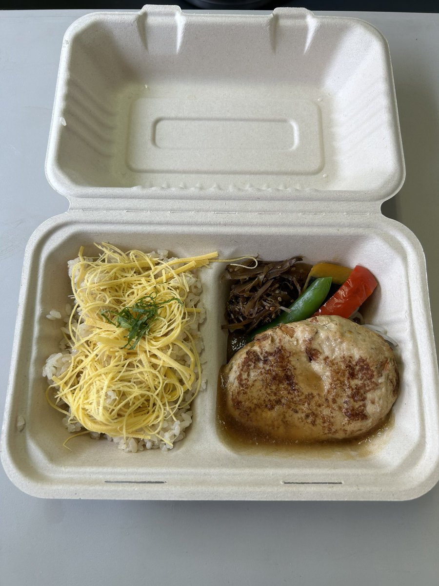 YAMANOTE_PR's tweet photo. 5月19日から5月21日の間、東京山手調理師専門学校は、TOKYO Delicious Museumの有明会場で出店しています！
学生だけで運営し、1日ごとに違うジャンルのお弁当を販売してます！材料にもこだわっているので、ぜひ足を運び食べてみてください！
#デリシャスミュージアム  #東京山手調理師専門学校 https://t.co/ygOH4No5BR