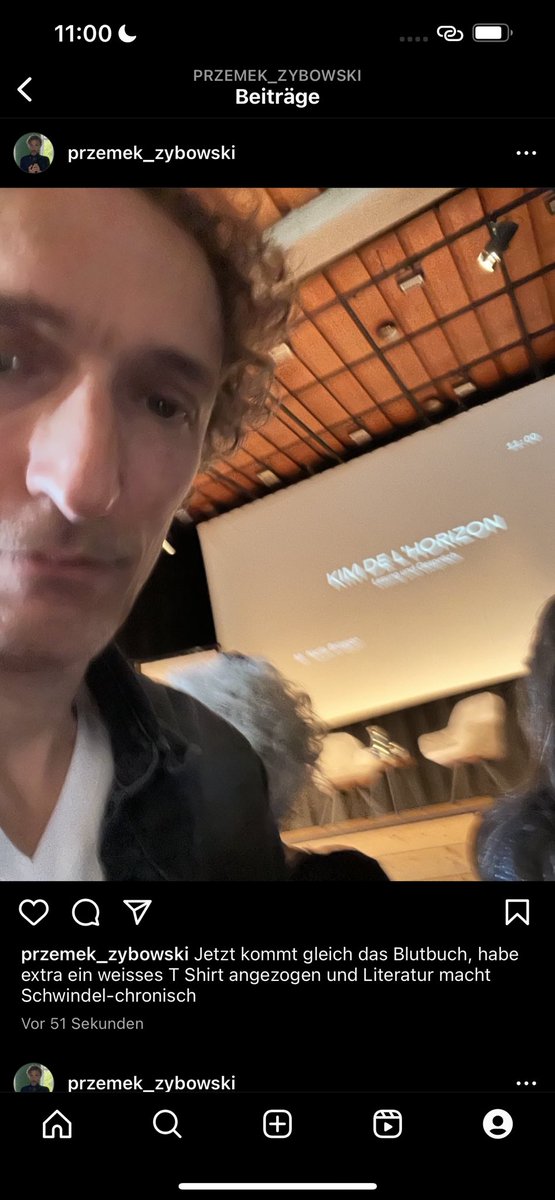 PZybowski's tweet photo. Jetzt kommt gleich das Blutbuch, habe extra ein weisses T Shirt angezogen und Literatur macht Schwindel-chronisch ⁦@SOLiteraturtage⁩ https://t.co/U1x0ZKofoK
