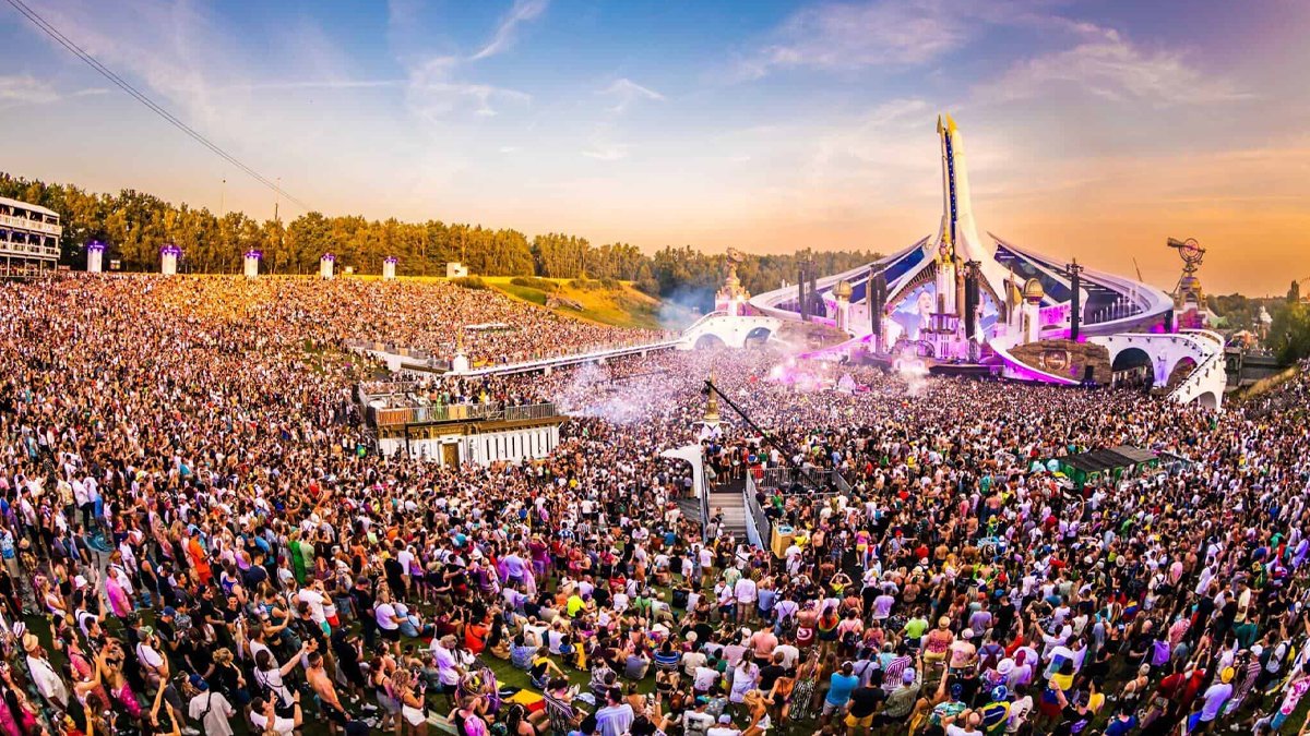 KullJet's tweet image. Experience the magic of Tomorrowland like never before with Kull Jet! Get ready to embark on a journey of music, lights, and unforgettable moments. Let the beats take you to new heights as we fly you to the heart of this mesmerizing festival. 🚀🎶✨ #KullJet #Tomorrowland