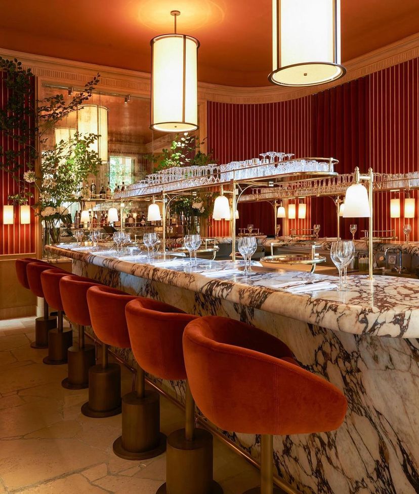 findsurfacesltd's tweet photo. Calacatta viola marble is a precious, violet-hued stone with white and purple colors extracted from the quarries. This stunning marble is considered one of its class's most colorful and attractive. 💟
Love the luxe interior of @girafe_paris 😍

#findsurfaces #marbledecor https://t.co/rg1Y4idHZq