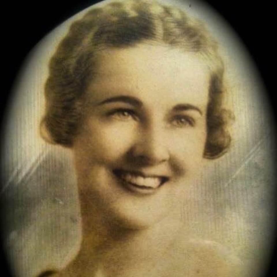 MichaelAnd56555's tweet photo. Mom and Dad about the time they married 1937 https://t.co/e4Bvc9YUUP
