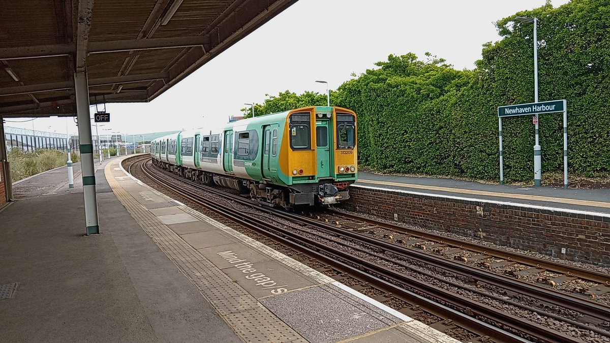 harbourterrier's tweet image. Well, it's 313209 again

#class313
