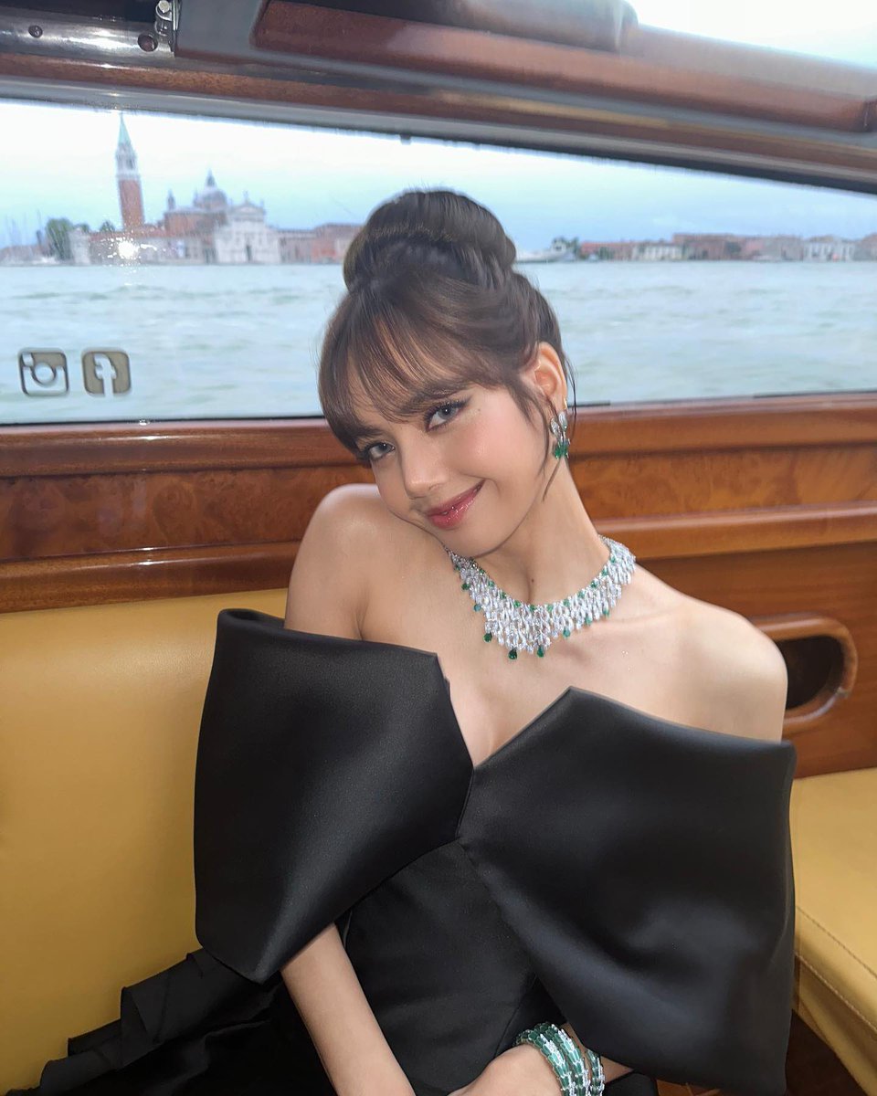 jsmtjyygyjbbjb's tweet photo. ลิซ่า กล้องสดสวยฉ่ำมากก https://t.co/5SonlDm2xh