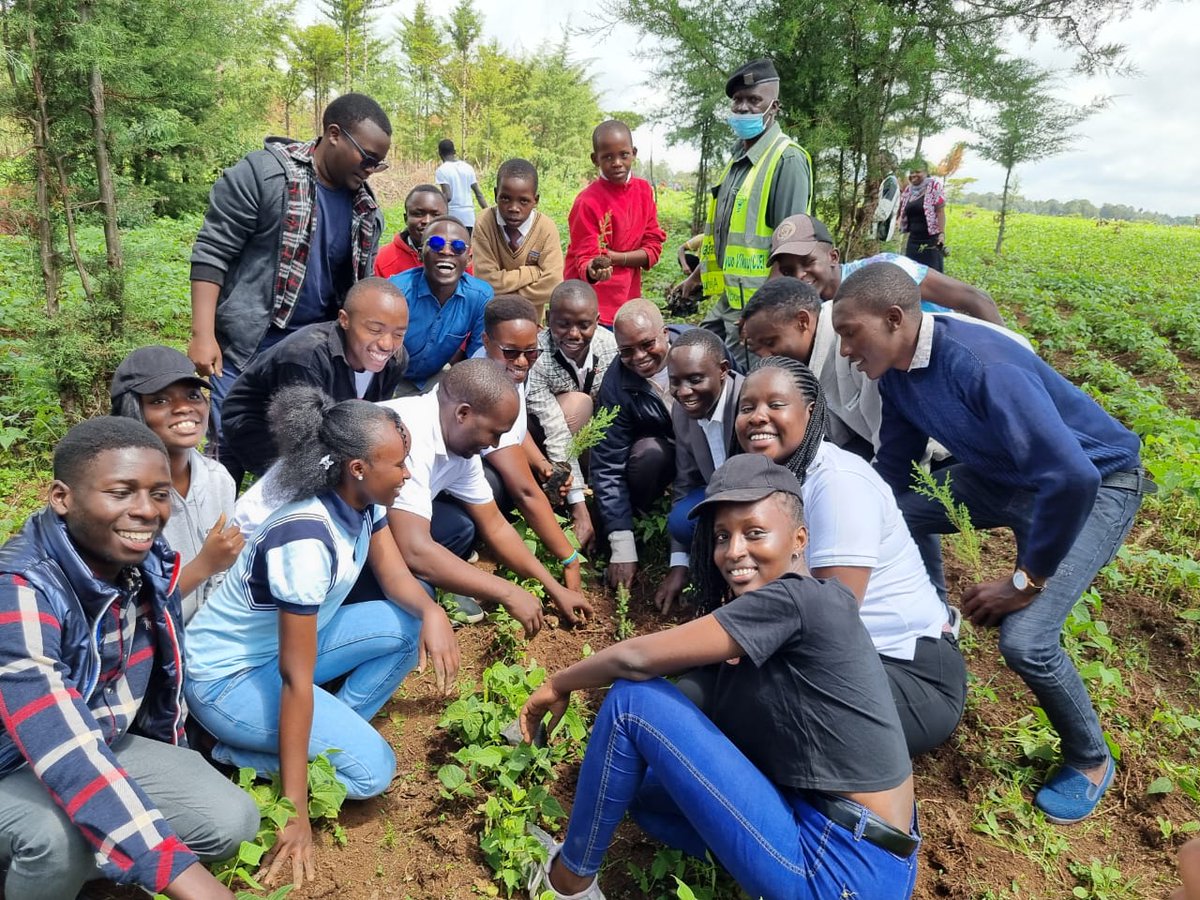 WaiguruMedia's tweet photo. Medicine Students from Egerton University today Planting Trees in an event organized by the @OfficePCS_KE.

PCS Mudavadi #OPCSTreePlanting PS Rono https://t.co/0Oa26G9YmD