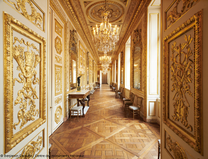 Restons sous le Second Empire et préparez vos plus beaux pas de danse à l’occasion d’un bal à l’<a href="/hoteldelamarine/">Hôtel de la Marine</a> ! 💃🕺 Rdv aujourd'hui à 17h30 : hotel-de-la-marine.paris/agenda/les-bal… 
#HôteldelaMarine