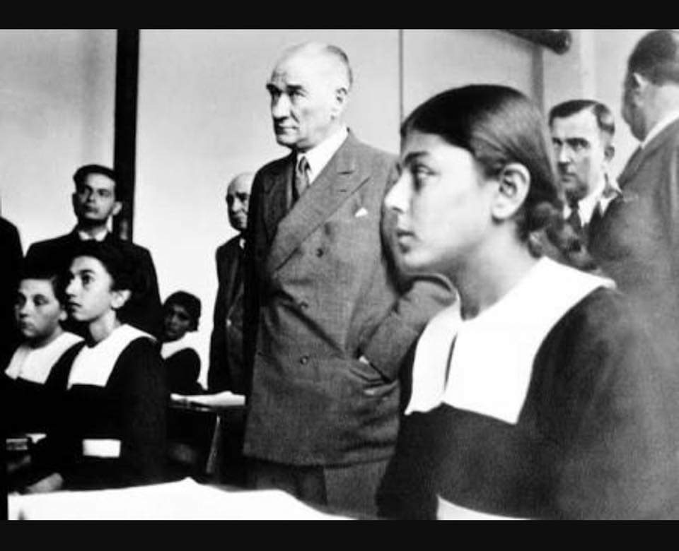 esilaoz's tweet photo. Biz 🇹🇷🇹🇷🇹🇷
Her 23 Nisan Çocuğuz,
Her 19 Mayıs Genciz,
Her 30 Ağustos Zaferiz,
Her 29 Ekim Cumhuriyetiz,
#19Mayıs1919 🇹🇷🇹🇷🇹🇷

Kimin kayığına binerse onun küreğini çekenlere inat, biz hâlâ Bandırma Vapuru’ndayız. #19Mayıs1919 #mustafakemalinaskerleriyiz #atamyüreğimizde https://t.co/qWNKpXMklD