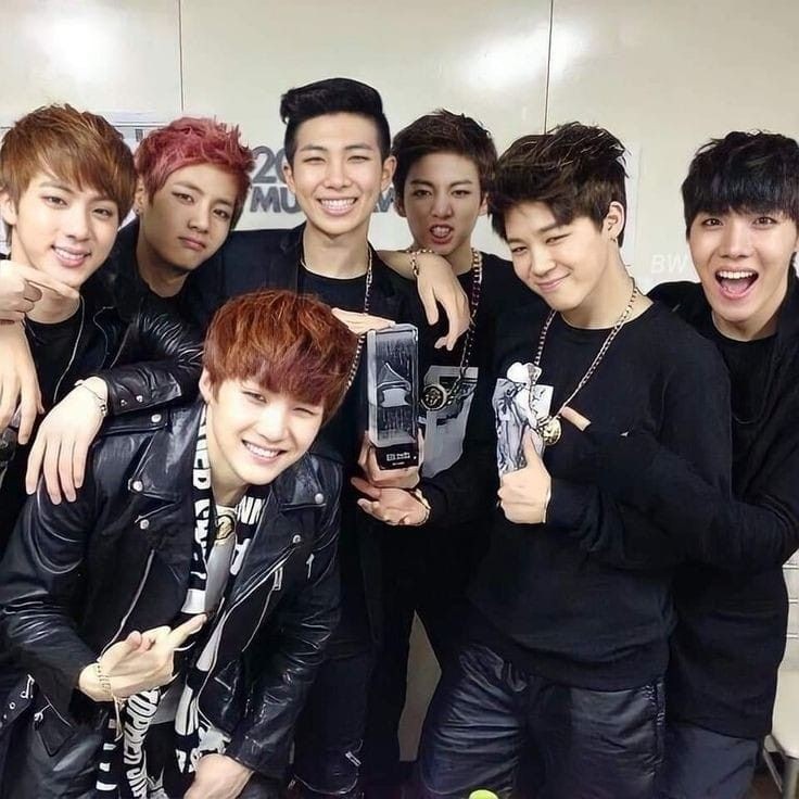 YukiJeon1997's tweet photo. Thanks for showing us the best of 10 years.  Bangtan  I'll wait until 2025.  Please come back healthy.  Thank you for everything.  I promise to support you all my life. I love  BTS 
#BTS10thANNIVERSARY 
#방탄소년단 
#ARMY https://t.co/VL6jnDfNKM