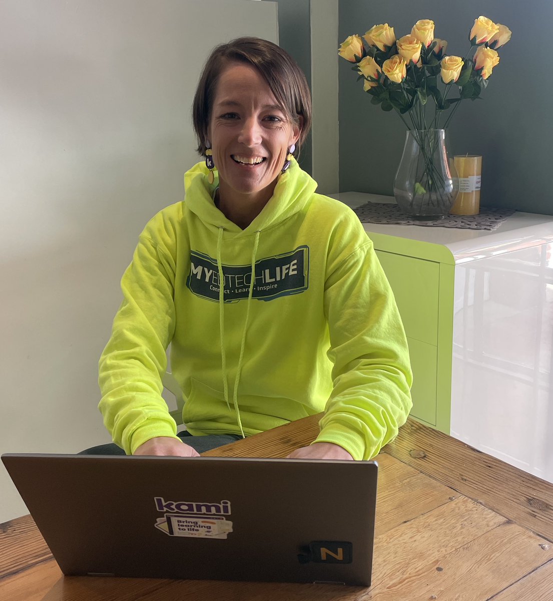 NicoleRennieZA's tweet photo. Yay yay yay! I got my @MyEdTechLife top today 🙌 I am so proud to wear this and support the amazing work that you do, Alfonso, to bring meaningful, encouraging, really great convos into the #EdTech space 💛
#StayTechie @KamiApp #MYMJMJ https://t.co/UFV7F1HpHh