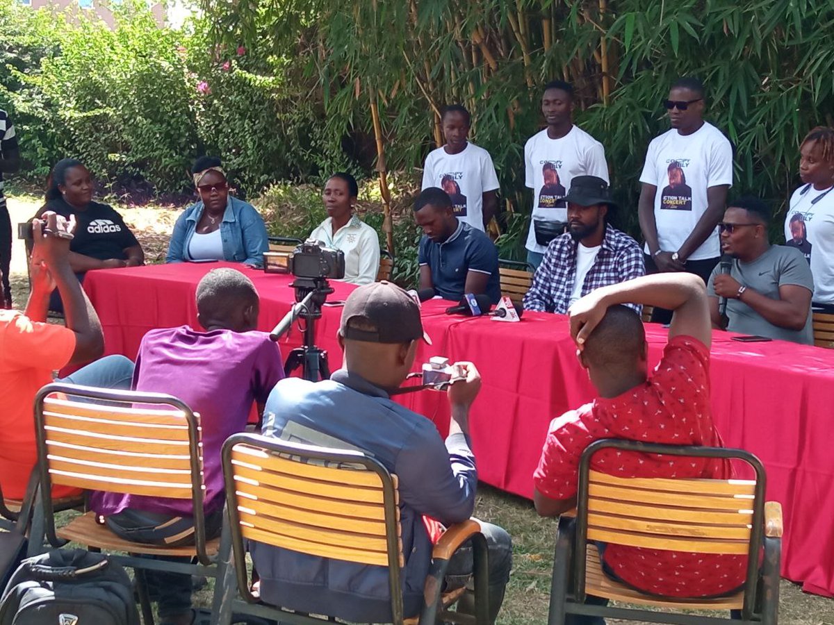 josephgenug's tweet photo. #ActionTalk Press Conference with
Julius Byamukama from @DailyMonitor, @GNTVMin, Mercy FM, Glory FM, and Endigyito radio in preparation for the concert which is happening on Sunday at Agip Motel Mbarara.
Tickets are sold at the entrance of Agip motel
#Twetegeke #JosephGeneration https://t.co/IPLJTlU3nh