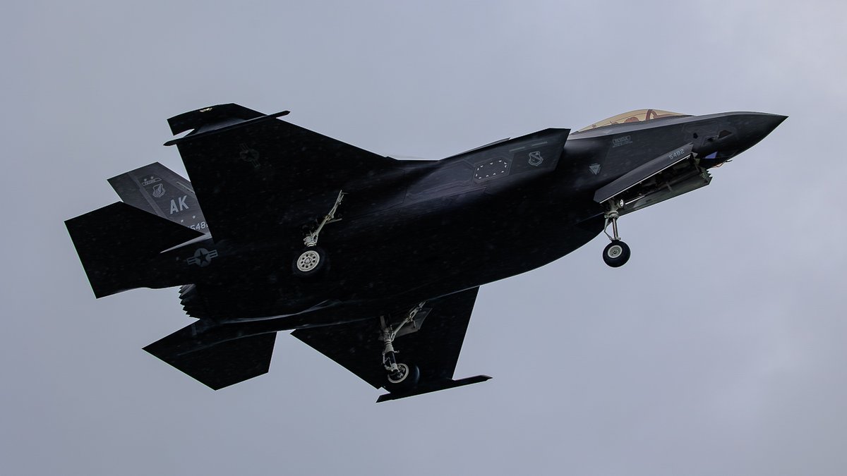 eos40is's tweet photo. 横田基地 14:38 RWY18↘︎
F-35A 19-5482 AK
米空軍のライトニング⚡️やっときた
#YokotaFF23 #FALCON01 https://t.co/W3zBo4HBeF