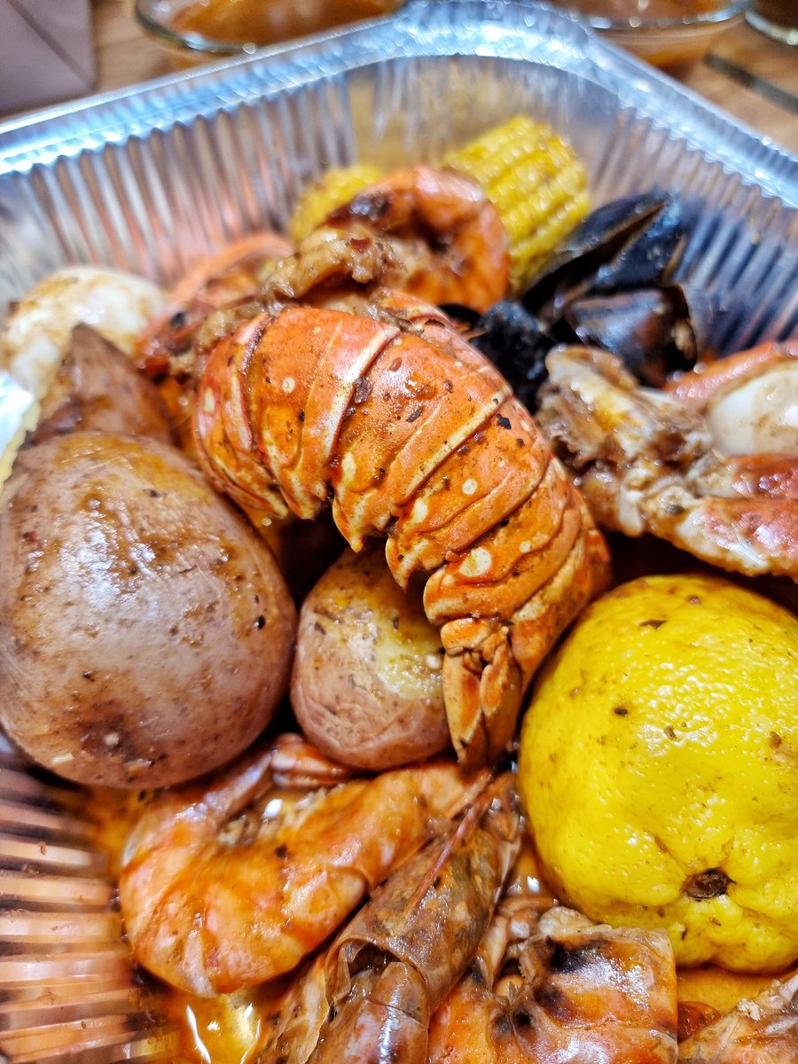 Affordable seafood boil found in SE London Woolwich P's Place. Full review on my Instagram Dieponfood. Highly recommended to hit this place up #seafoodboil #londonhotspots #londonfoodie #woolwich #selondon #seafood #lobstertail #london #blackownedbusiness #dieponfood #psplace