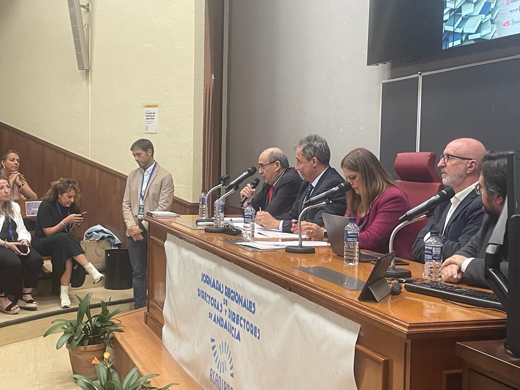 asadipre's tweet photo. Mesa redonda moderada por A.S.A.D.I.P.R.E para debatir sobre diferentes aspectos de las direcciones escolares. 
#Asadipre2023
#Sevilla https://t.co/sNbKPHlBld