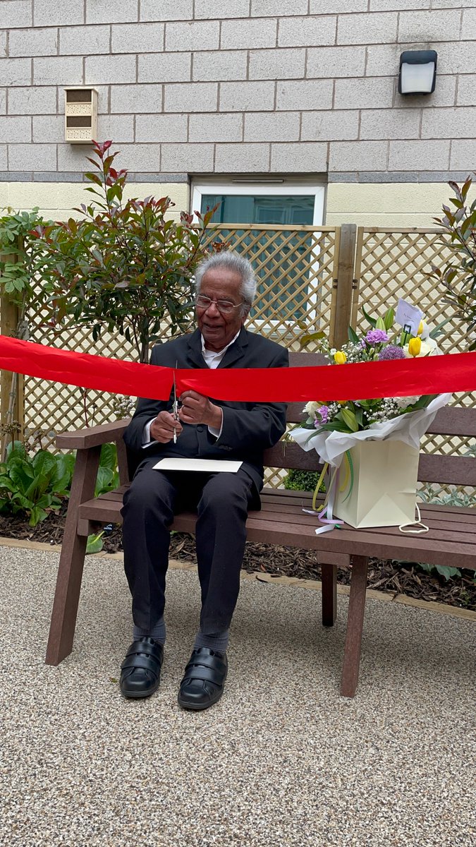 nhsUHLG's tweet photo. This week we opened The Frances Centre, an indoor and outdoor haven to support our patients with dementia and delirium 💙

It was made possible thanks to a £100,000 donation from Prof Sarkar, in memory of his wife, Frances.

#DementiaActionWeek

Read more: https://t.co/2e9Y9Yd68y https://t.co/QrGr7UfHBo