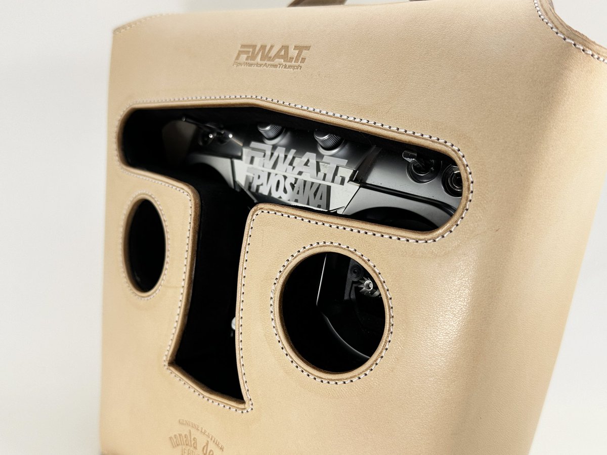 flight_vace's tweet photo. F.W.A.T. プロポカバーとストラップ販売開始致しました。
#FWATfpv #フワッとfpv #プロポ #Futaba #Radiomaster #Frsky #プロポカバー #プロポストラップ #ネックレストラップ #nanaladesign #フライトベース通販 
https://t.co/bjXHHGPgzx https://t.co/41b6aRIwvW