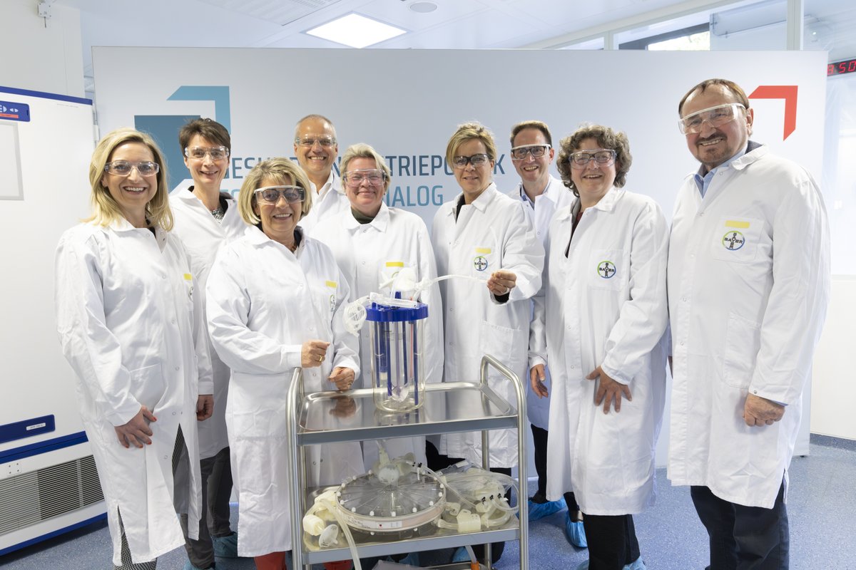 Bayer im Dialog (@bayerdialog) on Twitter photo #StarkAmStandort: #Fortschrittsdialog über Spitzenmedizin made in <a href="/landnrw/">Staatskanzlei NRW</a>. In Wuppertal diskutierte #TeamBayer mit Ministerin für <a href="/WirtschaftNRW/">Wirtschaft.NRW</a> <a href="/MonaNeubaur/">Mona Neubaur</a>, <a href="/GabyKatzmarek/">Gabriele Katzmarek</a>, <a href="/liebert_anja/">Anja Liebert</a>, <a href="/MTodtenhausen/">Manfred Todtenhausen</a> und mit der <a href="/igbce/">IGBCE</a> über unsere Forschung an bahnbrechenden Zelltherapien. #StarkAmStandort: #Fortschrittsdialog über Spitzenmedizin made in <a href="/landnrw/">Staatskanzlei NRW</a>. In Wuppertal diskutierte #TeamBayer mit Ministerin für <a href="/WirtschaftNRW/">Wirtschaft.NRW</a> <a href="/MonaNeubaur/">Mona Neubaur</a>, <a href="/GabyKatzmarek/">Gabriele Katzmarek</a>, <a href="/liebert_anja/">Anja Liebert</a>, <a href="/MTodtenhausen/">Manfred Todtenhausen</a> und mit der <a href="/igbce/">IGBCE</a> über unsere Forschung an bahnbrechenden Zelltherapien.