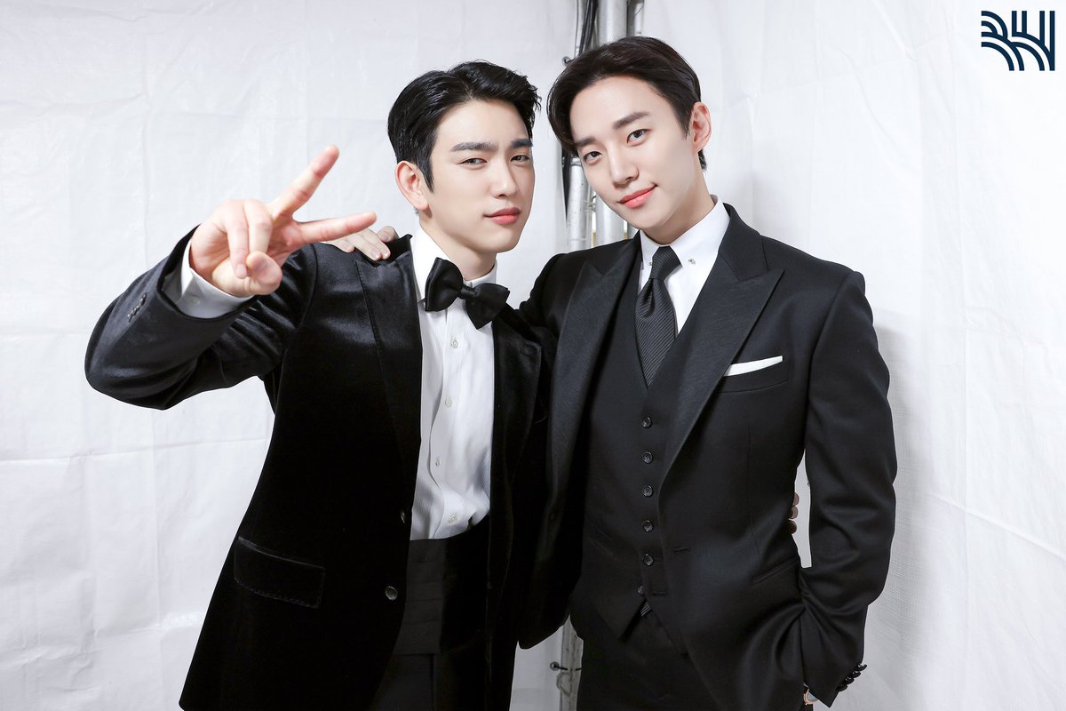 _sunshine501's tweet photo. จินยองกับจุนโฮ เติบโตกันมาอย่างดีเลย 
               2014           ▶️            2023 https://t.co/ny63wATJ90