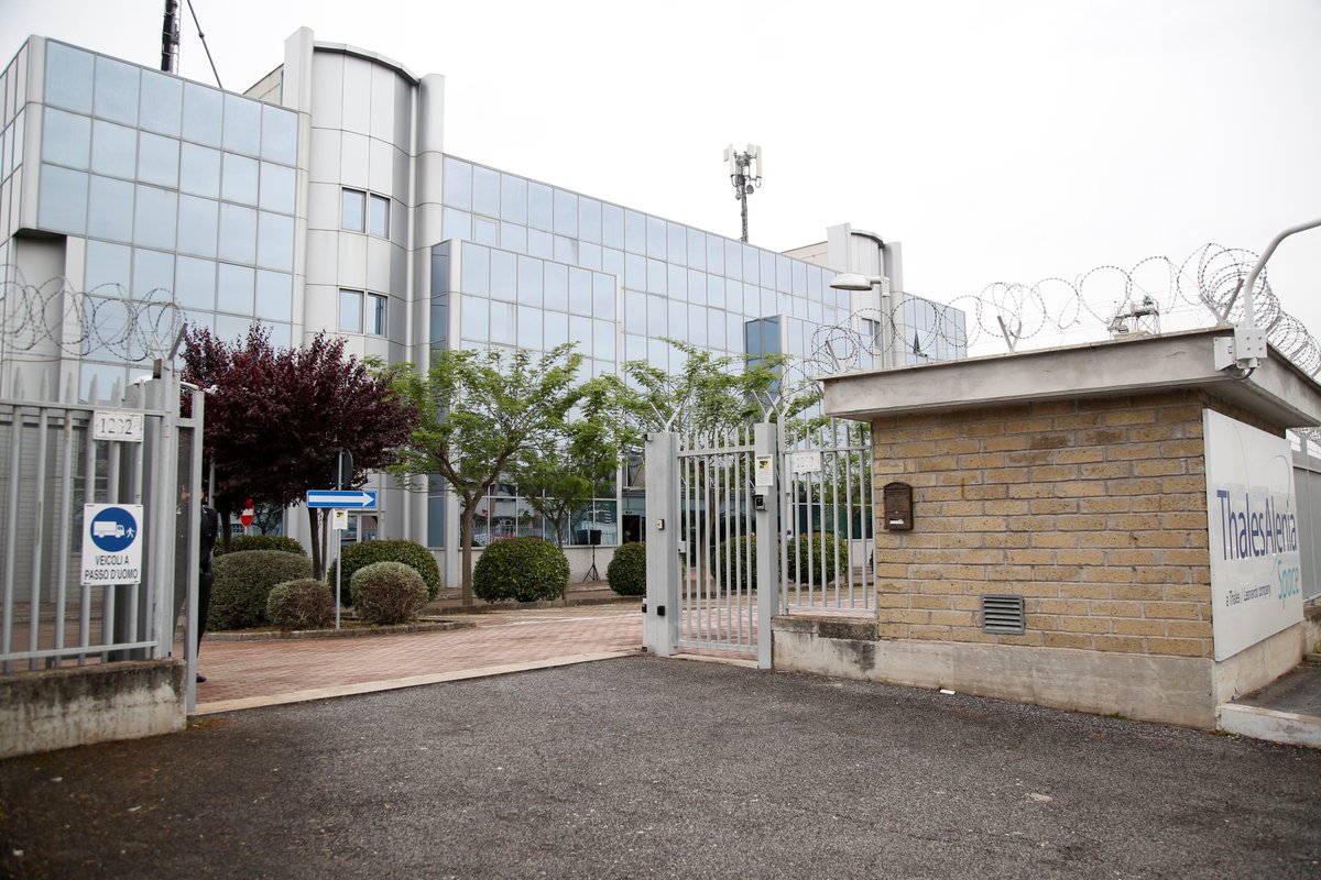 Thales_Alenia_S's tweet photo. E’ stato inaugurato oggi, a Roma, lo stabilimento di @Thales_Alenia_S  che ospiterà nuove risorse, nuove aree operative e uffici per il management e design di satelliti di Telecomunicazione e Navigazione.
👉https://t.co/s03ZH0unpe https://t.co/TG2EmzPcOa