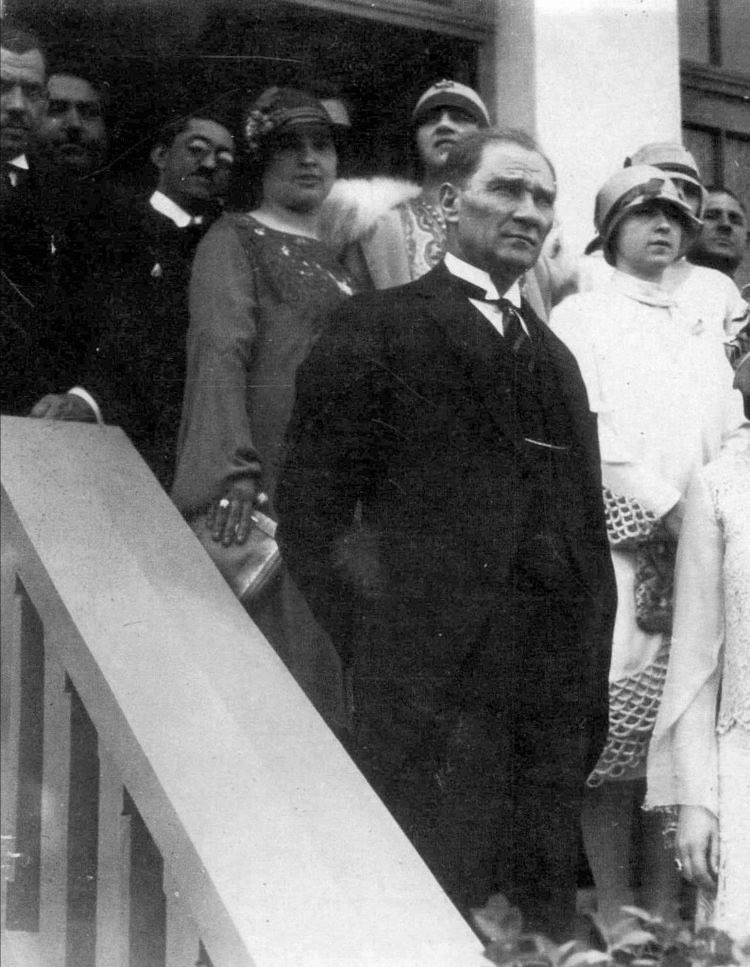 Açtığın yolda, gösterdiğin hedefe..