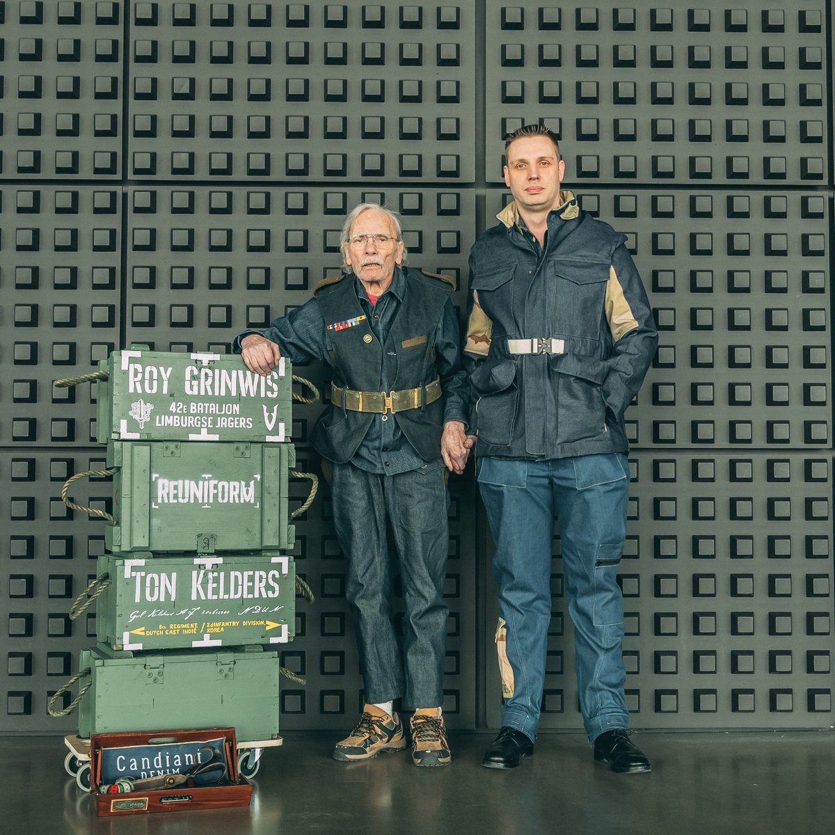 2020Helmen's tweet photo. Gelukkig hebben we de foto's en de video's nog. 
#meeopmissie met oude veteraan Ton Kelders en jonge veteraan @RoyGrinwis.

Foto's: @milon_ab
Suits Jaap Spruitenburg 
Productie @AmyvanSon
Video's @Omroepv

#veteranen x #ambacht x #ReUniForm https://t.co/WVkYIM8MXm