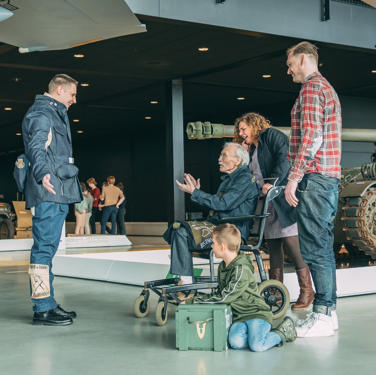Gelukkig hebben we de foto's en de video's nog. 
#meeopmissie met oude veteraan Ton Kelders en jonge veteraan <a href="/RoyGrinwis/">Roy Grinwis</a>.

Foto's: @milon_ab
Suits Jaap Spruitenburg 
Productie <a href="/AmyvanSon/">Amy van Son</a>
Video's @Omroepv

#veteranen x #ambacht x #ReUniForm